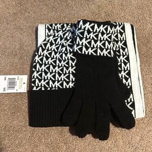 Micheal kors, hat, glove and scarf winter set!